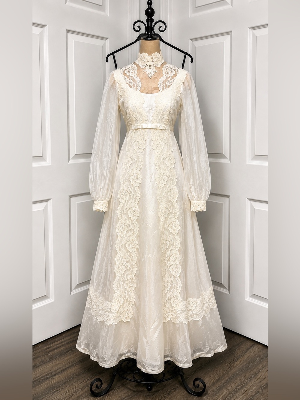 Vintage Lace Illusion Romantic Victorian Prairie Cottagecore Wedding Dress XS